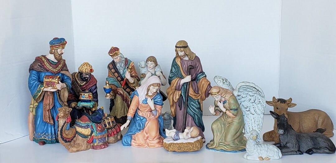 13 Piece KIRKLAND SIGNATURE 14 Piece Porcelain Nativity Set