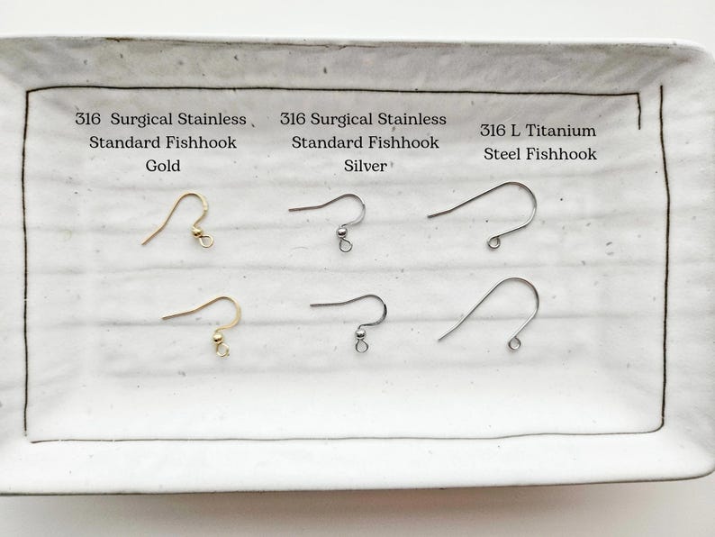 K&ouml;nnte beinhalten: Drei Arten von Ohrringhaken: Gold, Silber und Titan. 316 Surgical Stainless Standard Fishhook Gold, 316 Surgical Stainless Standard Fishhook Silver, 316 L Titanium Steel Fishhook.