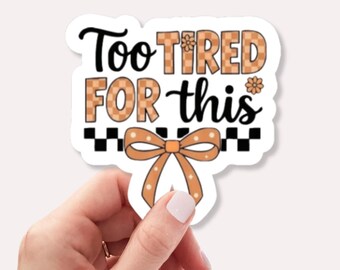 Pegatina "Demasiado cansada para esto" / Pegatina divertida para mamás / Vinilo decorativo "Vida de mamá cansada" / Pegatina impermeable para portátil con diseño de lazo bonito