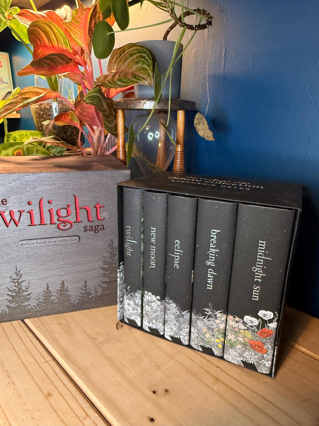 The Complete Twilight Saga Deluxe Edition Hard Cover Book Set With ...