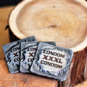 Belt Buckles Comic Condom Man Prank Funny Humorous Party Gift Birthday Father&#39;s Day Christmas Gift Original Unique