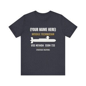 Personalisiertes T-Shirt für Raketentechniker auf U-Booten – mit individuellem Namen und U-Boot-Motiv – Geschenk für Veteranen der strategischen Waffentechnik Bild 6