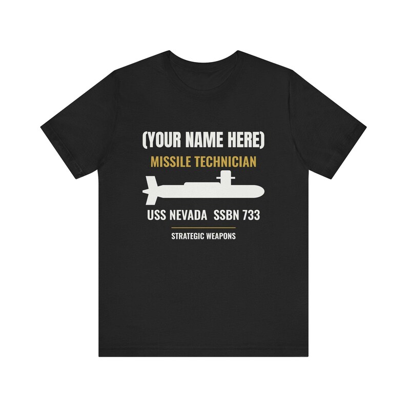 Personalisiertes T-Shirt für Raketentechniker auf U-Booten – mit individuellem Namen und U-Boot-Motiv – Geschenk für Veteranen der strategischen Waffentechnik Bild 1