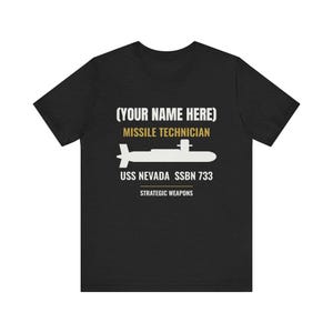 Personalisiertes T-Shirt für Raketentechniker auf U-Booten – mit individuellem Namen und U-Boot-Motiv – Geschenk für Veteranen der strategischen Waffentechnik Bild 2
