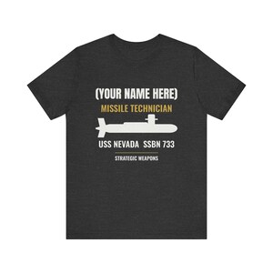Personalisiertes T-Shirt für Raketentechniker auf U-Booten – mit individuellem Namen und U-Boot-Motiv – Geschenk für Veteranen der strategischen Waffentechnik Bild 5