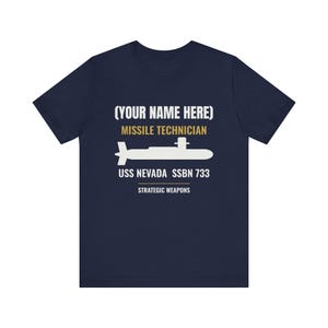 Personalisiertes T-Shirt für Raketentechniker auf U-Booten – mit individuellem Namen und U-Boot-Motiv – Geschenk für Veteranen der strategischen Waffentechnik Bild 7