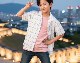 Wit en blauw Hawaï-shirt met raster voor kinderen: K-Pop-cosplaykostuum