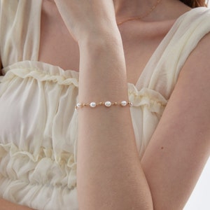 Pulsera de plata de ley con perlas naturales de agua dulce, pulsera de cuentas de perlas reales delicadas chapadas en oro, joyería de novia de boda, regalo de la madre para ella imagen 6