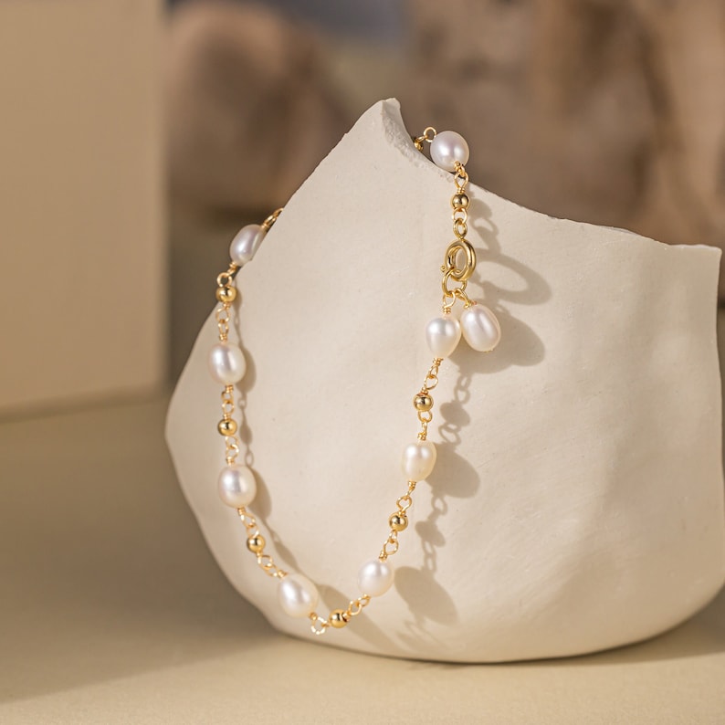Pulsera de plata de ley con perlas naturales de agua dulce, pulsera de cuentas de perlas reales delicadas chapadas en oro, joyería de novia de boda, regalo de la madre para ella imagen 3