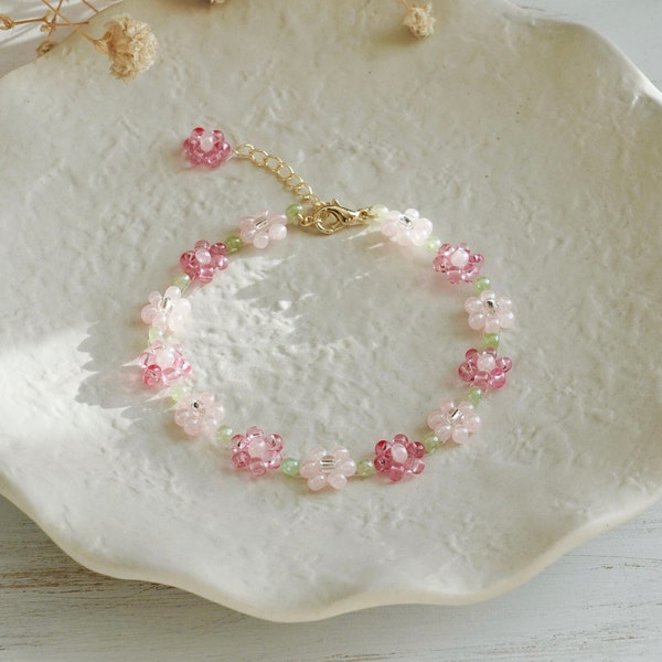 Rainbow Beaded Daisy Flower Adjustable Bracelet, Dainty Aesthetic Bead Bracelet, Delicate Bracelet, Gift for Her, Birthday Gift
