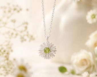 Peridot Daisy Necklace, August Birthstone Necklace, Floral Pendant, Nature Inspired Jewelry Gift for Her