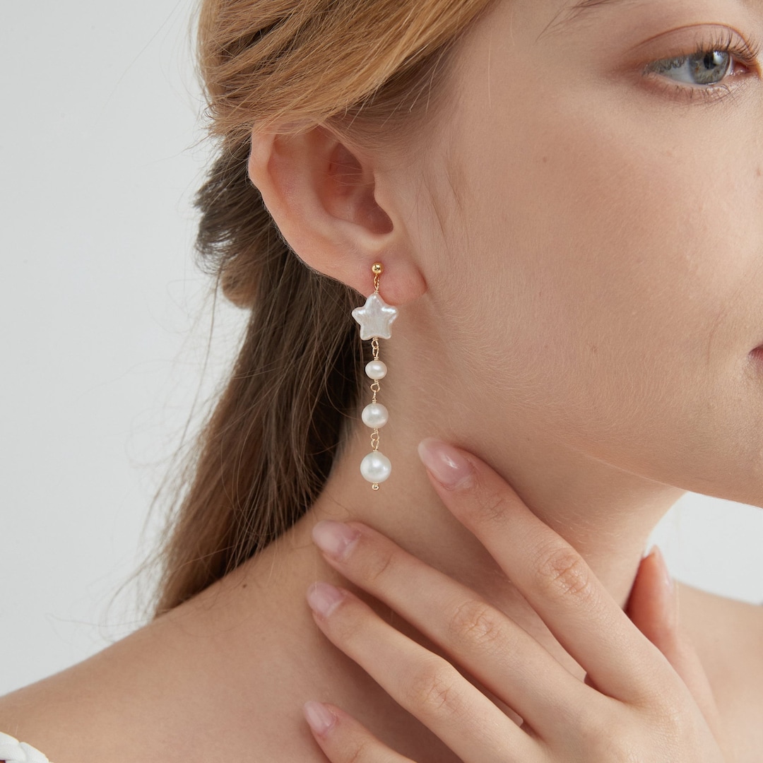 L'offerta degli orecchini in argento di Alex Perry con cristalli Swarovski Aurora Boreale