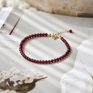 Natuurlijke granaatarmband van 3 mm - Geboortesteen van januari - Fijne rode kristallen armband - Kristallen helende armband - Kerstcadeau voor haar, cadeau voor hem