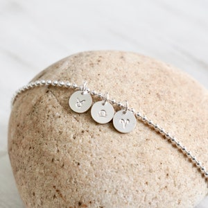 Pulsera de letra inicial del alfabeto de plata de ley, pulsera de piedra de nacimiento del zodíaco con nombre de cuenta S925, pulsera minimalista personalizada, regalo para ella imagen 3