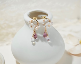 Orecchini pendenti in argento sterling con corona di perle naturali, orecchini pendenti con fiore in madreperla placcata in oro, regalo per lei