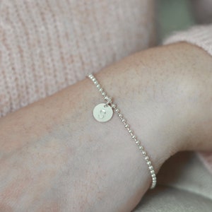 Pulsera de letra inicial del alfabeto de plata de ley, pulsera de piedra de nacimiento del zodíaco con nombre de cuenta S925, pulsera minimalista personalizada, regalo para ella imagen 9