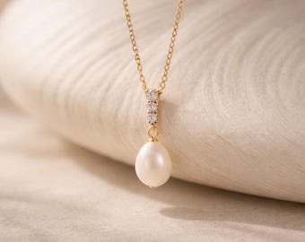 Minimalistischer Dreifach CZ Kristall mit Süßwasserperlen Halskette, Sterling Silber Zierliche echte Perlenkette, Hochzeit Braut Geschenk für Sie