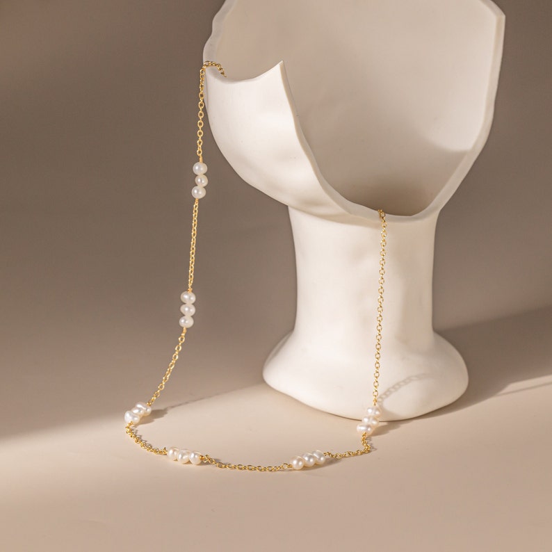 Collana in argento sterling con perle d'acqua dolce naturali, girocollo di perle S925 placcato in oro, gioielli con pietre portafortuna per la sposa, regalo per lei immagine 2