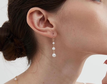 Pendientes colgantes de plata de ley con perlas naturales de agua dulce de triple cuenta, pendientes de gancho chapados en oro, pendientes de novia, regalo para ella