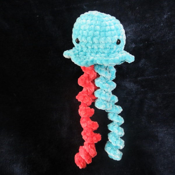 Cute crochet amigurumi jellyfish pattern