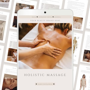 Op de afbeelding: Een digitale tablet met een trainingshandleiding voor holistische massage. Het scherm toont een persoon die een rugmassage krijgt. Omringende pagina's beschrijven salonopstelling, massagetechnieken en professionele uitstraling. Tekst bevat "Your Beauty Brand Here" en "Holistic Massage."