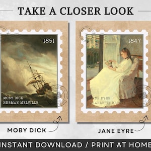 K&ouml;nnte beinhalten: Zwei Briefmarken im Vintage-Stil mit Illustrationen und Text. Die linke Marke zeigt ein Schiff in st&uuml;rmischer See mit dem Text "MOBY DICK" und "HERMAN MELVILLE" unter dem Bild. Die rechte Marke zeigt eine Frau, die in einem Stuhl ein Buch liest, mit dem Text "ANE BYRE" und "CHARLOTTE BRONTE" unter dem Bild. Das Jahr "1851" ist in der oberen rechten Ecke der linken Marke und "1847" in der oberen rechten Ecke der rechten Marke gedruckt.