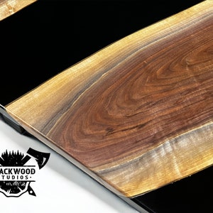 ブラック ウォールナット コーヒー テーブル | ブラック レジン コーヒー テーブル | ブラック リバー コーヒー テーブル | エポキシ リバー コーヒー テーブル | ライブ エッジ ウォールナット エポキシ テーブル