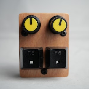 madMidiMini Compact Midi Controller with 2 Note Buttons 2 Potentiometers and LEDs