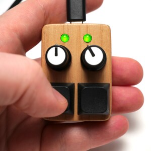 MidiMe Wood Midi Controller 2 buttons, 2 potentiometers, 2 LEDs