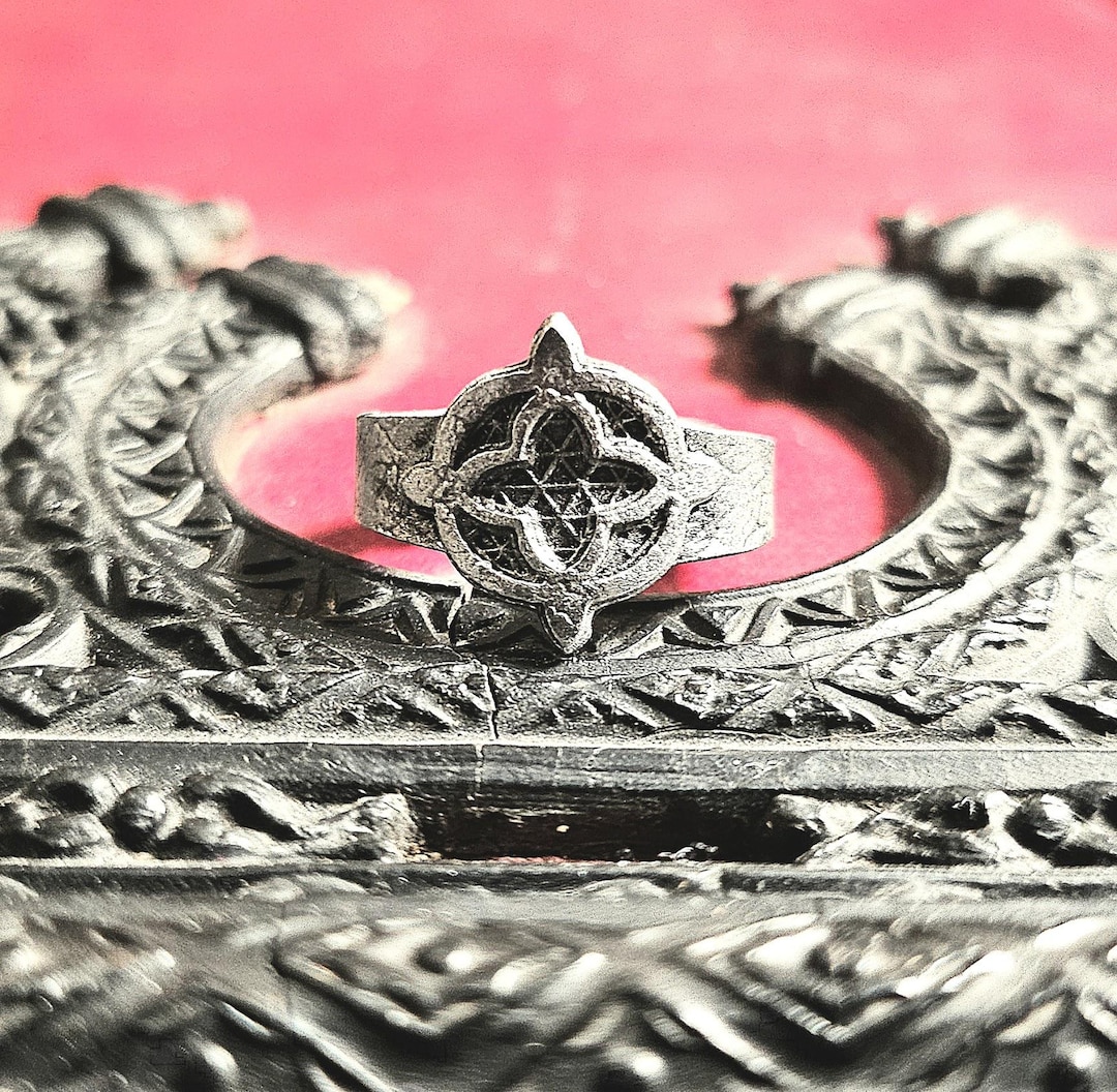 Gothic Circle Shield Ring - Adjustable - Handcrafted - Unisex - Pewter - Signet Ring Style - Etsy