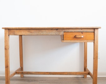 Houten bureau met lade