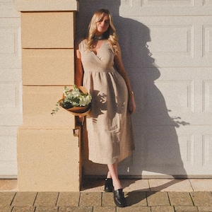 Natürliches Wickelkleid: Nachhaltige Boho-Leinenkleidung