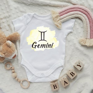 Signo zodiacal Onesie Amarillo Géminis Onesie®® Bebé Signo zodiacal Diseño