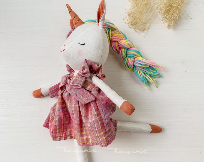 Peluche licorne magique - Cadeau d'anniversaire fait main pour fille - Poupées personnalisées au meilleur prix