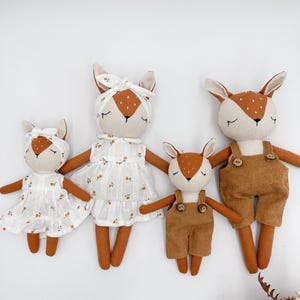Famiglia di bambole cervo fatte a mano, giocattoli di peluche in lino realizzati a mano per bambini, regalo di compleanno per bambini, bambole al miglior prezzo in vendita