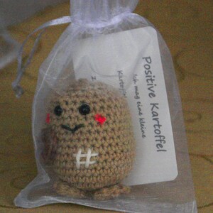 Positive potato crocheted as an encouragement and lucky charm, with key chain saying card, in an organza bag. Text changes possible. image 3