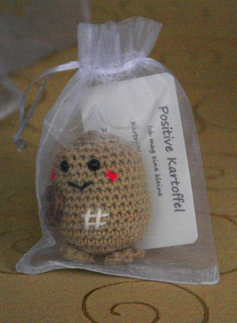 Positive potato crocheted as an encouragement and lucky charm, with key chain saying card, in an organza bag. Text changes possible. image 3