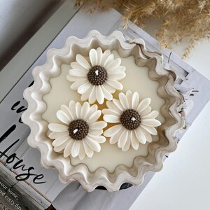 Vela con efecto mármol y forma de margarita / Vela floral de soja hecha a mano en cuenco decorativo / Decoración estética para el hogar / Regalo para ella / Decoración estilo cottagecore