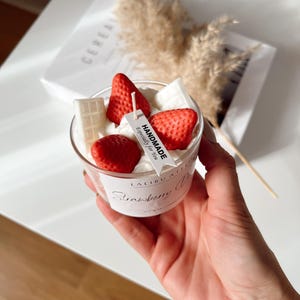 Bougie de soja pour dessert faite main aux fraises, fausse bougie parfumée pour aliments avec crème fouettée, bougie pour dessert réaliste, cadeau d&#39;anniversaire, cadeau de Noël