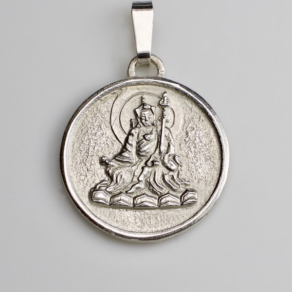 Pendentif statue de Guru Rinpoché, avec Vajra Guru Mantra, argent sterling