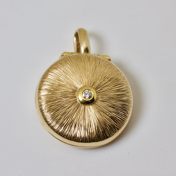 Gold Locket, amulet Gau pendant