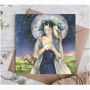 Wenskaart getiteld "Moon Dancer" van Bonnie Hawkins - geïnspireerd op Keltische mythen en folklore, natuurgodin, haas, uil, sprookje. Maan.