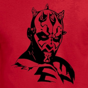 Op de afbeelding: Een rood T-shirt met een zwart silhouet van Darth Maul uit Star Wars. Het silhouet toont Mauls gezicht en hoorns.