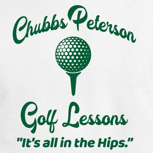 Puede incluir: Camiseta blanca con texto verde que dice "Chubbs Peterson Golf Lessons "It's all in the Hips."