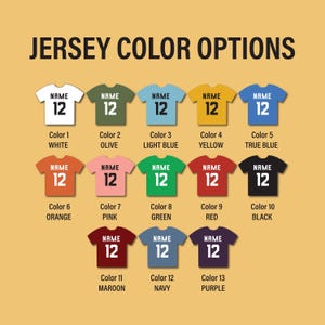 K&ouml;nnte beinhalten: Ein Bild mit verschiedenen Trikotfarboptionen. Jedes Trikot hat eine andere Farbe, mit dem Text "NAME" und der Nummer "12" auf der Vorderseite. Die Farben umfassen Wei&szlig;, Oliv, Hellblau, Gelb, True Blue, Orange, Pink, Gr&uuml;n, Rot, Schwarz, Burgunderrot, Marineblau und Lila.