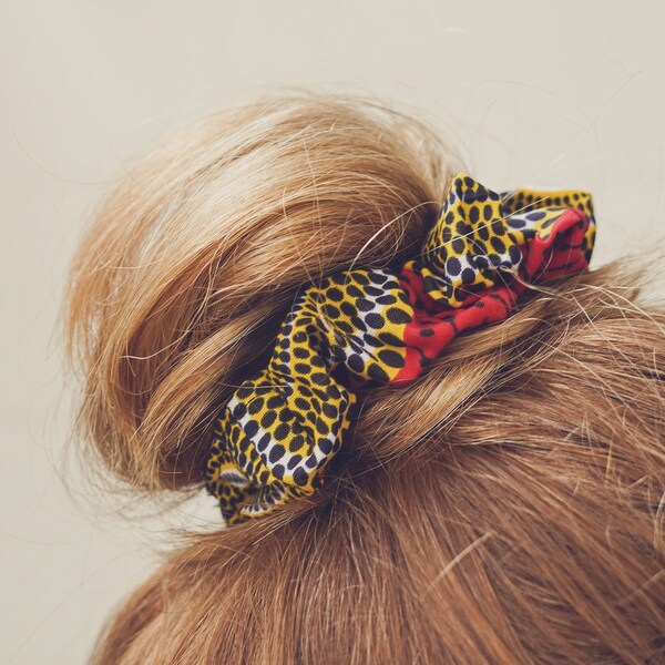 scrunchies with african fabric, Haargummis aus afrikanischem Stoff