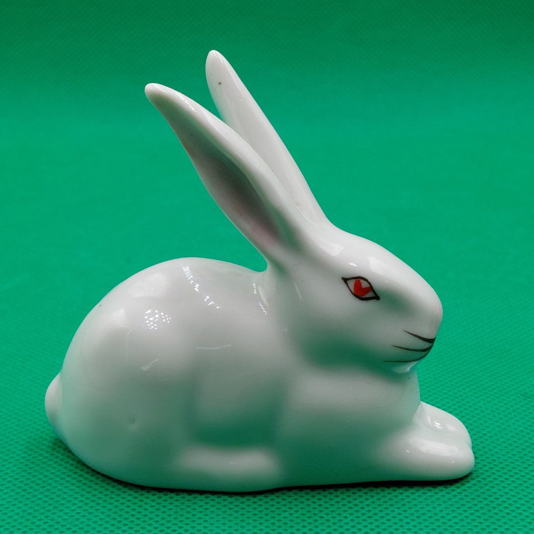 VINTAGE SITTING BUNNY Porcelain Rabbit Figurine Hungarian Hollóháza ...