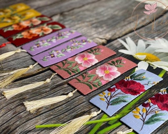 Flower Hand Embroidered Bookmark / handmade flower embroidery bookmarks / cute bookmark /journal with bookmark / bookmark print / bookmark