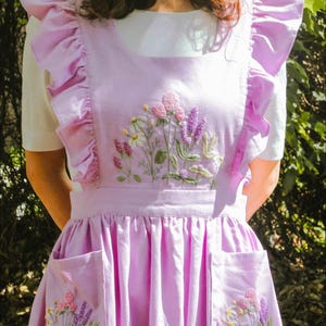 Natural Embroidered Floral Apron, Personalized Hand Embroidered Apron, Kitchen, Cooking, Florist, Gardening Apron, Gift for Her, Custom Name