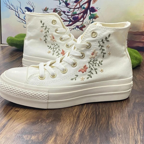 Wedding sneakers/ Valentine Gift/Embroided Wedding Flowers Shoes High platform 4CM/Wedding Biocrown Biocrown Embroided Flowers / souvenir